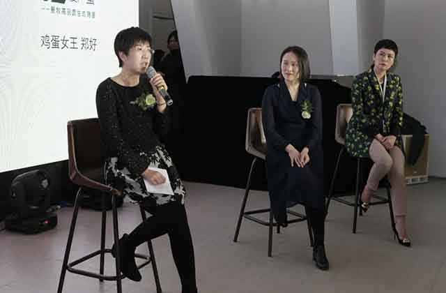 （左起：聯(lián)合國婦女署吳心坤女士，禾然有機(jī)康艷麗女士，雞蛋女王鄭好女士）